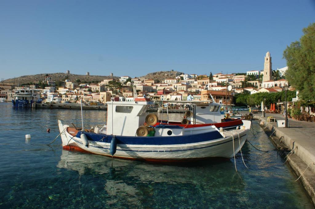 Villa Amalia Chalki Town Exterior foto
